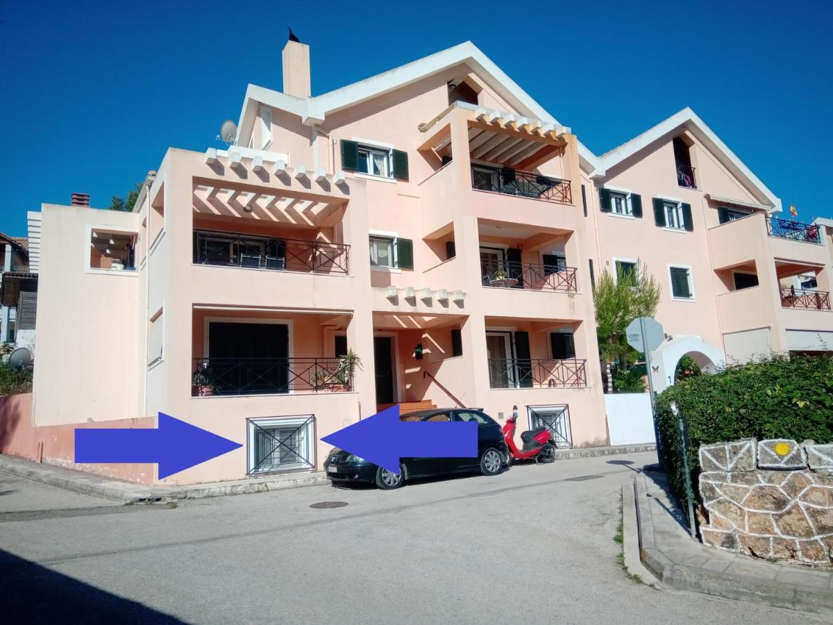 Panagos Quiet Hidden Apartments อาร์กอสโตลี ภายนอก รูปภาพ